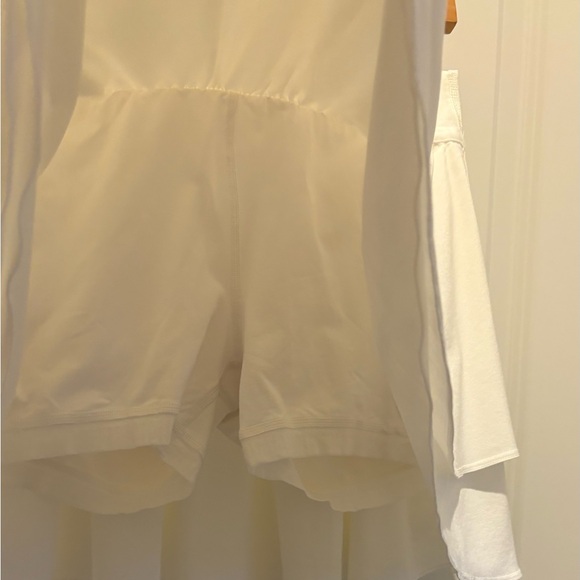 Lululemon size 8 tennis skort - Picture 2 of 3